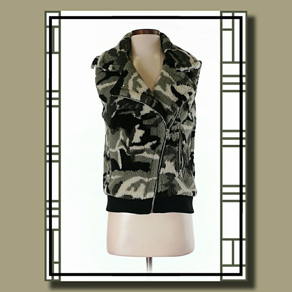 COPY - 💋Camo Sweater Vest